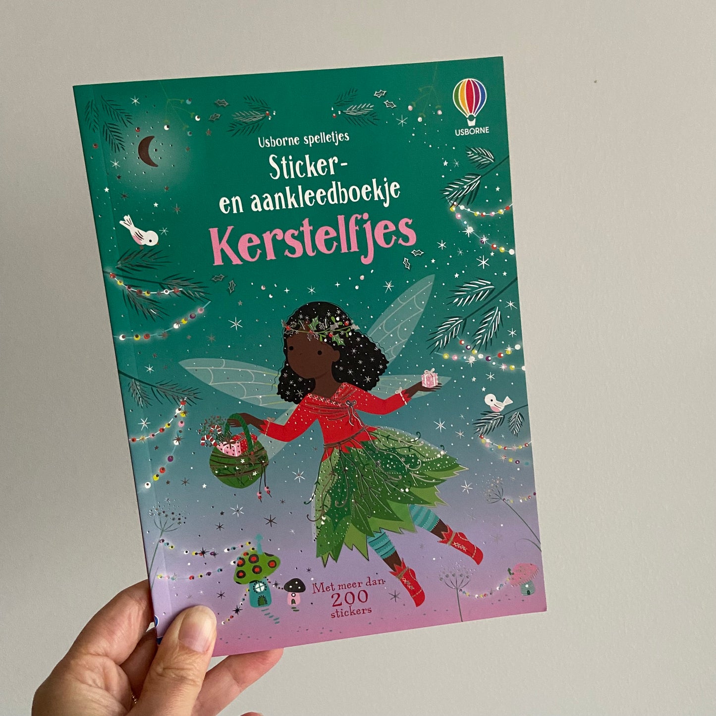 Usborne sticker- en aankleedboekje Kerstelfjes